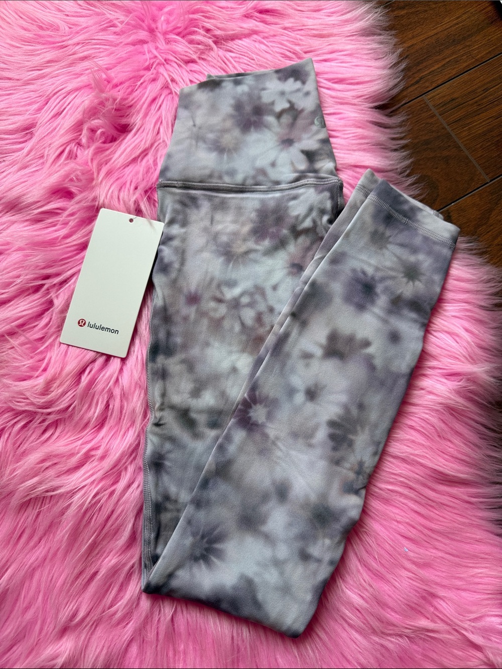 Lululemon Size 4 lululemon Align ™
HR
Pant 28" meadow haze
pink, NWT